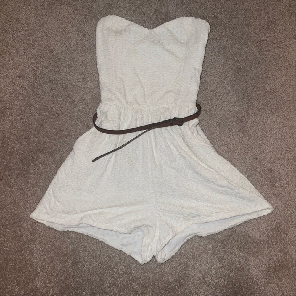 Forever 21 White lace crochet romper - size small